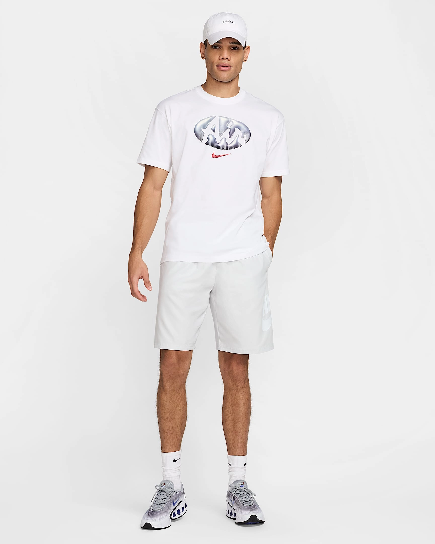 Nike Sportswear Max90 T-skjorte for menn: Unn deg sporty komfort og ikonisk stil på en ny måte, nå!
